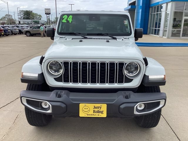 Used 2024 Jeep Wrangler Unlimited Sahara AWD/4WD image 4