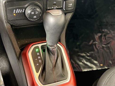 Used 2022 Jeep Renegade Trailhawk AWD/4WD image 17