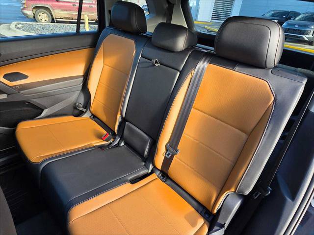 Used 2019 Volkswagen Tiguan SEL w/ 3rd Row Seat Package AWD/4WD image 17