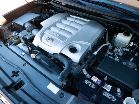 Used 2017 Toyota Land Cruiser image 62