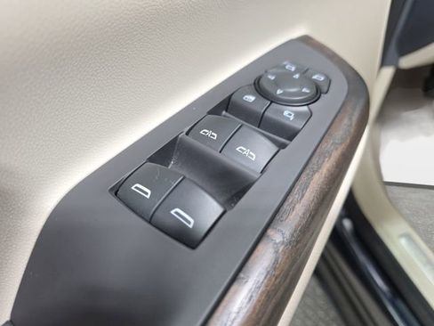 Used 2021 GMC Acadia Denali w/ Denali Technology Package image 25