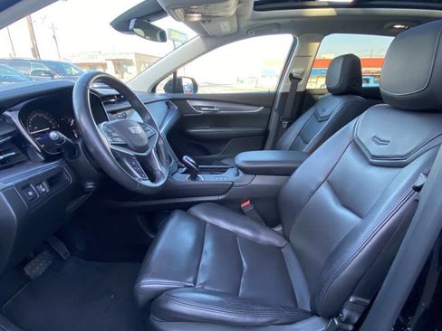 Used 2017 Cadillac XT5 Luxury w/ Driver Awareness Package image 29