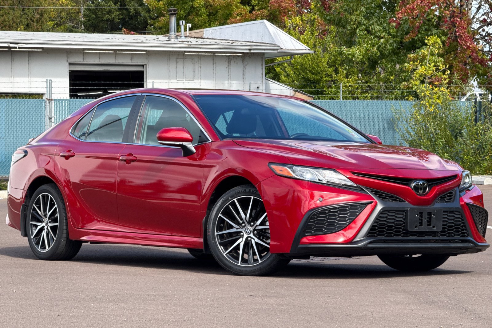 Used 2023 Toyota Camry SE AWD/4WD image 2