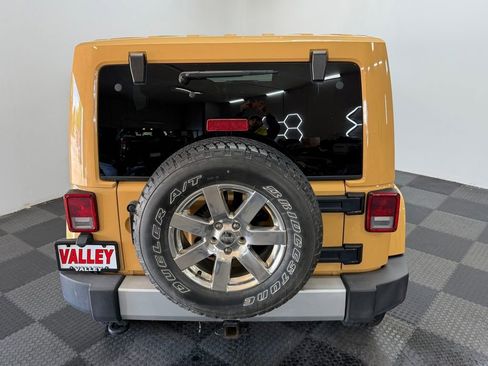 Used 2013 Jeep Wrangler Unlimited Sahara w/ Connectivity Group AWD/4WD image 8