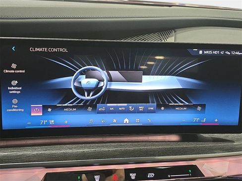 Used 2023 BMW 760i xDrive w/ Parking Assistance Package image 20