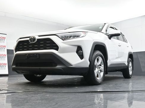 Used 2019 Toyota RAV4 XLE w/ Carpet Mat Package image 34
