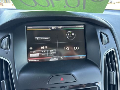 Used 2015 Ford Focus Titanium FWD image 31