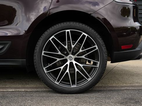 Certified 2026 Porsche Macan AWD/4WD image 12