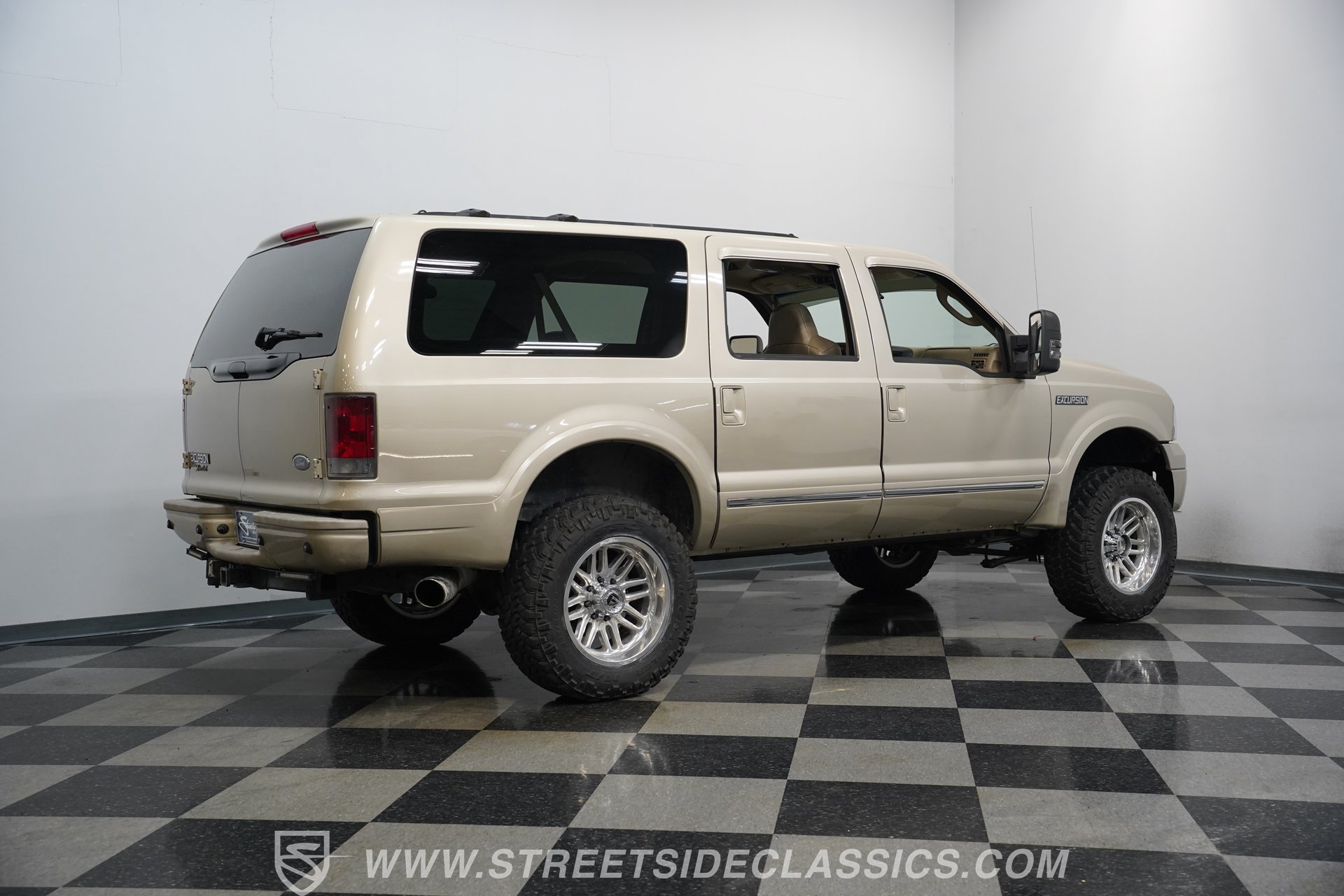 Used 2005 Ford Excursion Limited AWD/4WD image 13