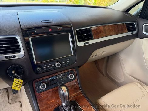 Used 2012 Volkswagen Touareg VR6 AWD/4WD image 48