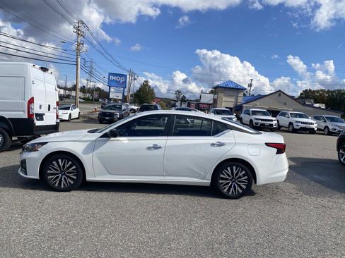 Used 2024 Nissan Altima 2.5 SV image 7