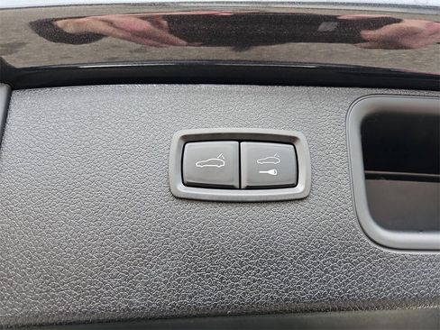 Certified 2025 Porsche Macan image 26