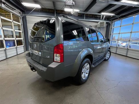 Used 2007 Nissan Pathfinder LE w/ LE Navigation Pkg image 5