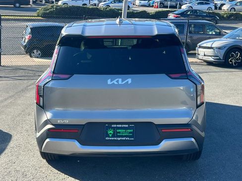 Used 2024 Kia EV9 Light Long Range image 7