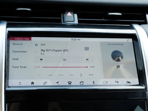 Used 2020 Land Rover Discovery Sport SE image 32