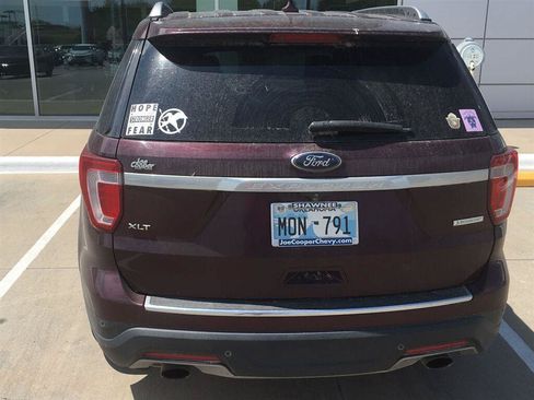 Used 2018 Ford Explorer XLT w/ Equipment Group 202A FWD image 3