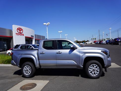 New 2025 Toyota Tacoma SR5 image 4