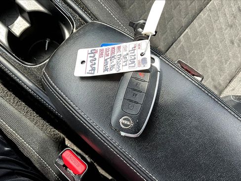 Used 2024 Nissan Kicks SV image 12