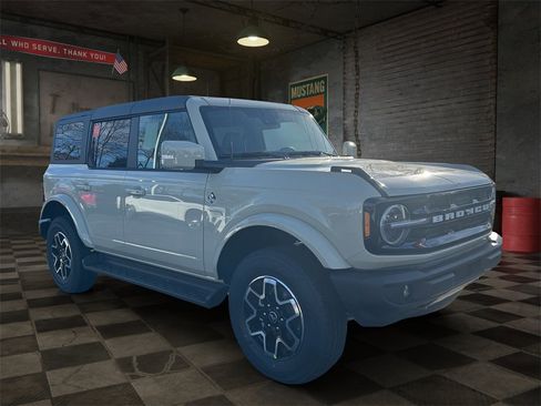New 2025 Ford Bronco Outer Banks image 34
