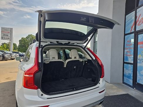 Used 2021 Volvo XC90 T6 Momentum image 95