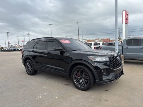 Used 2025 Ford Explorer ST-Line w/ ST-Line Street Pack AWD/4WD image 2
