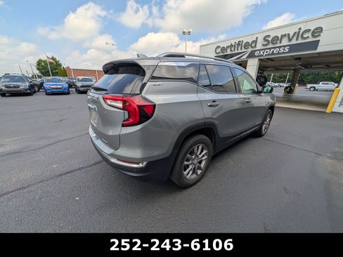 Used 2023 GMC Terrain SLT w/ Tech Package AWD/4WD image 5