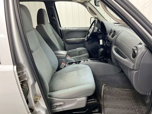 Used 2005 Jeep Liberty Sport AWD/4WD image 19