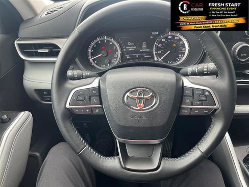 Used 2023 Toyota Highlander LE image 17