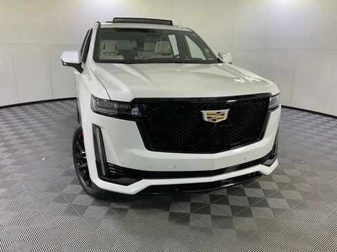Certified 2022 Cadillac Escalade Sport w/ Touring Package AWD/4WD image 8