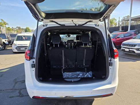 New 2026 Chrysler Pacifica Select image 20