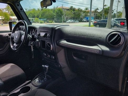 Used 2018 Jeep Wrangler Sport w/ Connectivity Group AWD/4WD image 17