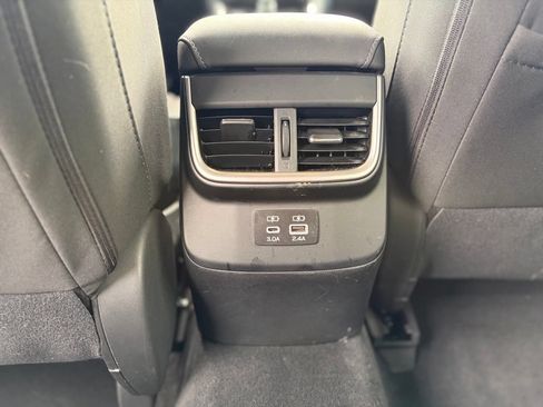Used 2024 Subaru Outback Premium AWD/4WD image 18