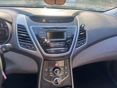 Used 2016 Hyundai Elantra SE image 5