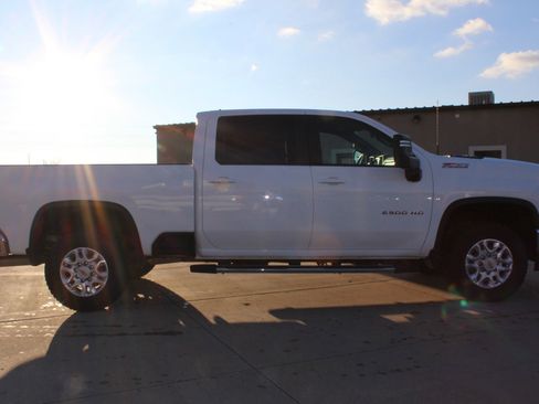 Used 2023 Chevrolet Silverado 2500 LT w/ Convenience Package image 17