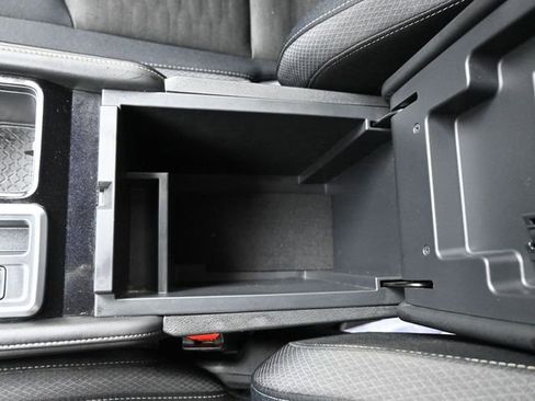 Used 2024 Nissan Pathfinder SV w/ Black Appearance Package image 29