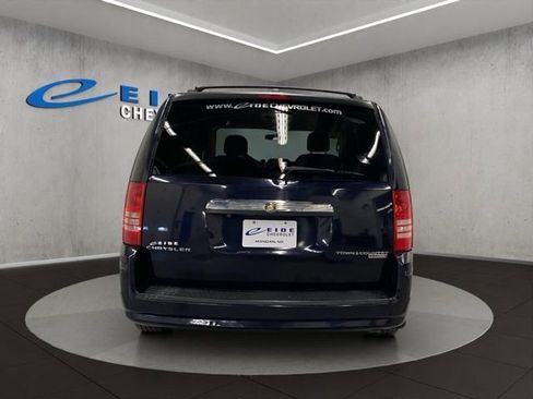 Used 2010 Chrysler Town & Country Touring Plus image 4