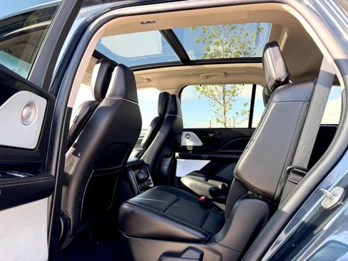Used 2024 Lincoln Aviator Reserve w/ Equipment Group 201A AWD/4WD image 16