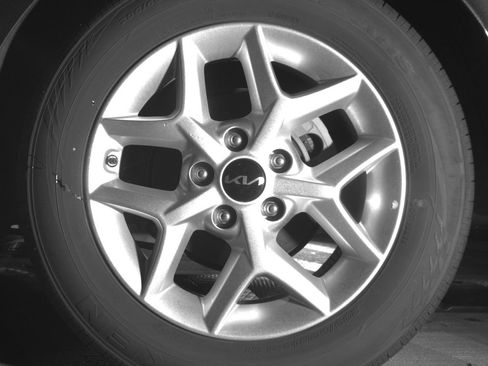 Used 2025 Kia Soul LX w/ LX Technology Package FWD image 17
