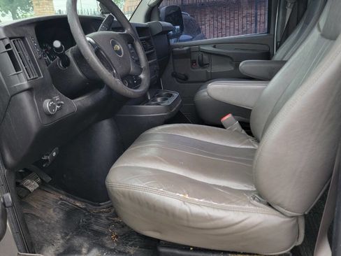 Used 2014 Chevrolet Express 2500 RWD image 14