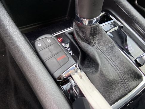 Used 2024 Jeep Compass Latitude image 42