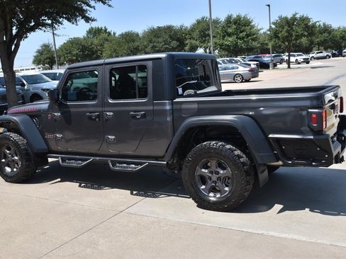 Used 2023 Jeep Gladiator Rubicon w/ Cold Weather Group AWD/4WD image 11