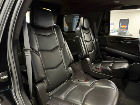 Used 2018 Cadillac Escalade Platinum RWD image 22
