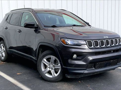 Used 2023 Jeep Compass Latitude w/ Convenience Group image 2