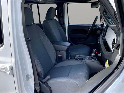 New 2026 Jeep Gladiator Sport AWD/4WD image 18