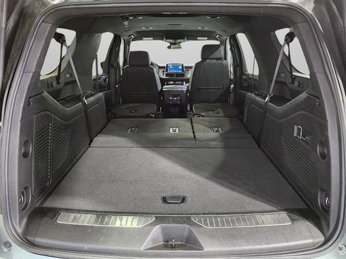 Used 2023 Chevrolet Suburban Premier AWD/4WD image 39