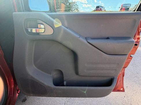 Used 2016 Nissan Frontier SV w/ SV Value Truck Package RWD image 17