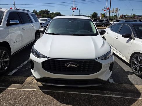 Certified 2023 Ford Escape Active w/ Tech Pack #1 FWD image 2