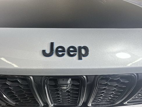 Used 2023 Jeep Grand Cherokee Trailhawk w/ Advanced Protech Group II AWD/4WD image 10