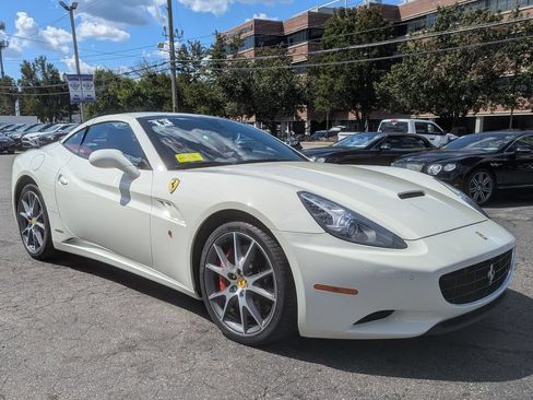 Used 2013 Ferrari California RWD image 5