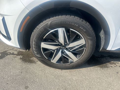 Used 2023 Kia Sorento S w/ Panoramic Sunroof Package FWD image 9